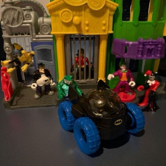 Fisher Price Imaginext DC Super Friends Batman Gotham City Police Dept Set - Picture 6 of 10